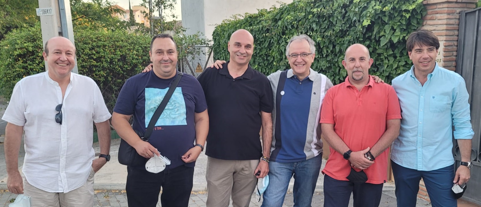 Antiguos Alumnos asistentes al acto.